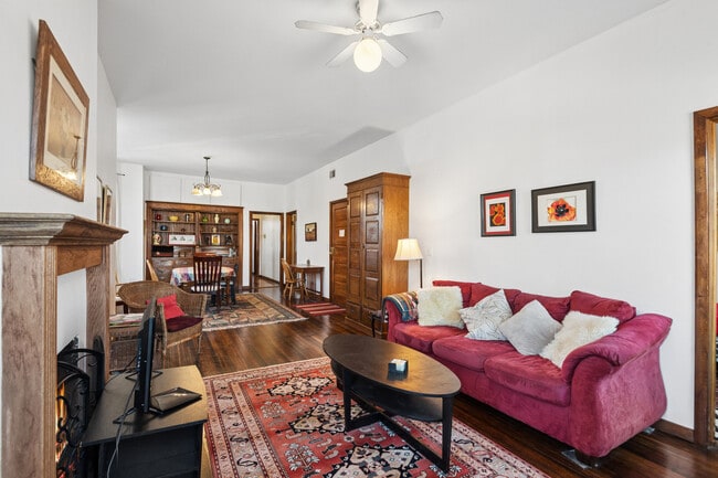 Building Photo - 4057 N Damen Ave