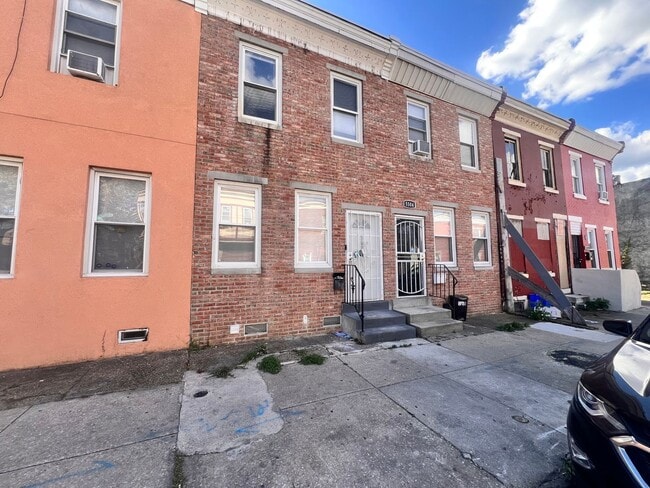 Building Photo - Contemporary 2 Bedroom Townhome w/ Updated Kitchen & Washer/dryer