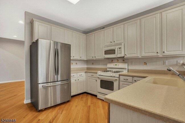 Building Photo - 48 Loft Dr
