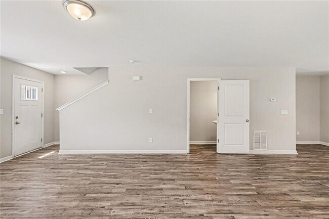 Building Photo - 319 Ashigan St