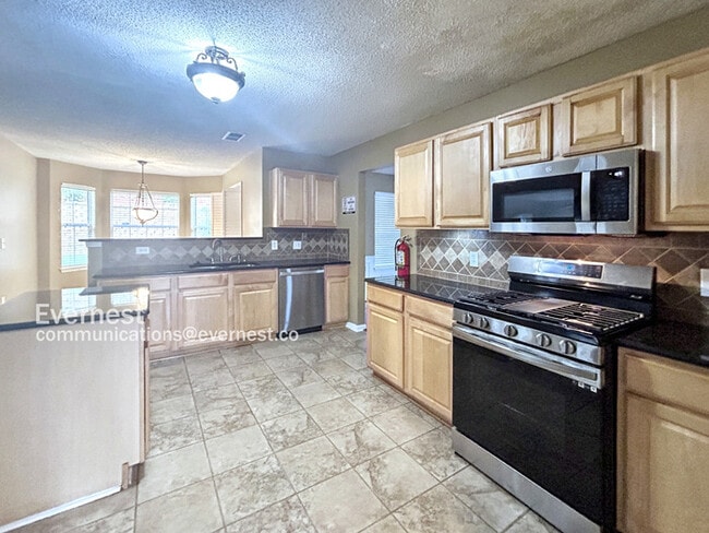 Building Photo - 7105 Mahogany Dr
