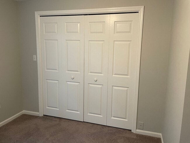 Building Photo - Well Maintained 2 Bedroom Condo w/Garage, ...