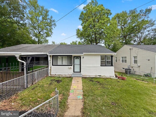 Building Photo - 7905 Greenleaf Rd