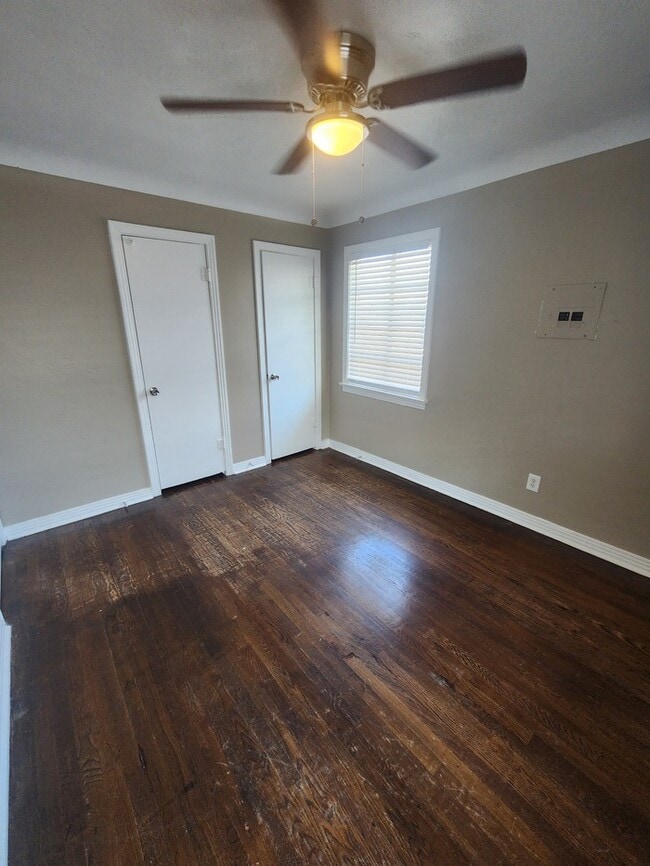 Building Photo - 3 bed 1 bath home, move in ready!