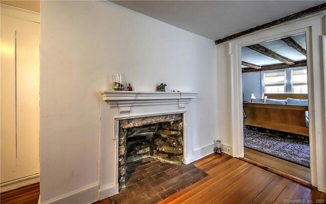 Building Photo - 96 Kings Hwy N