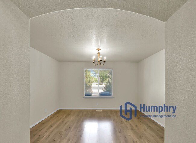 Building Photo - 3956 E Granger Dr