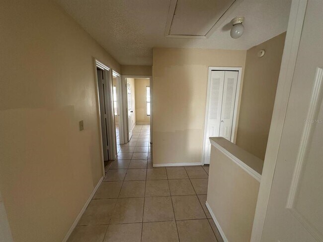 Building Photo - 1608 Long Ridge Ct