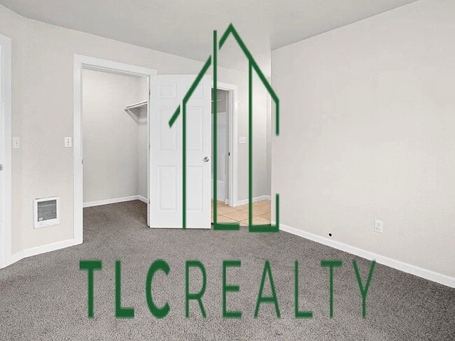 Building Photo - Beautiful Home on Corner Lot