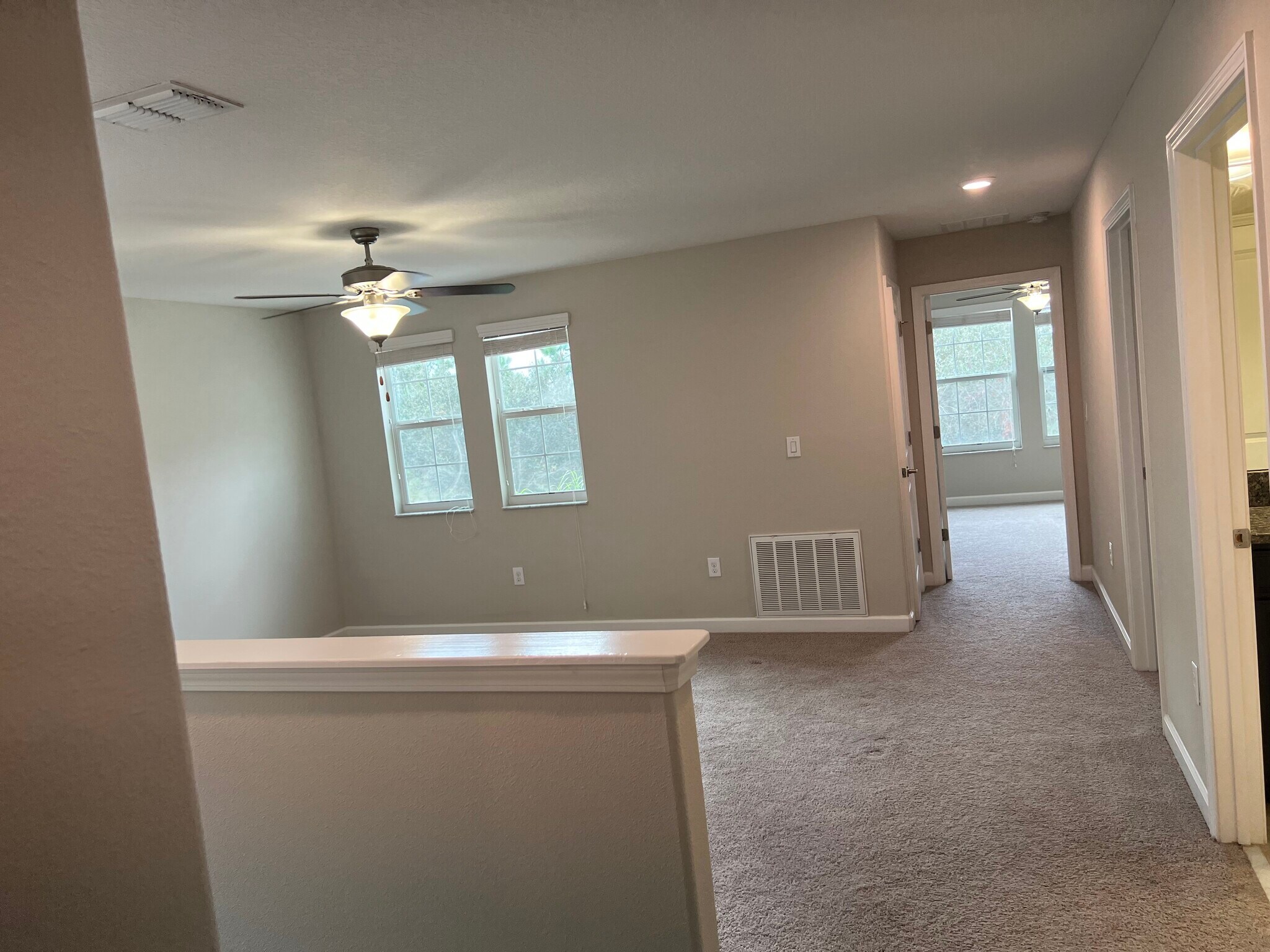 Building Photo - 923 Terra Vista St