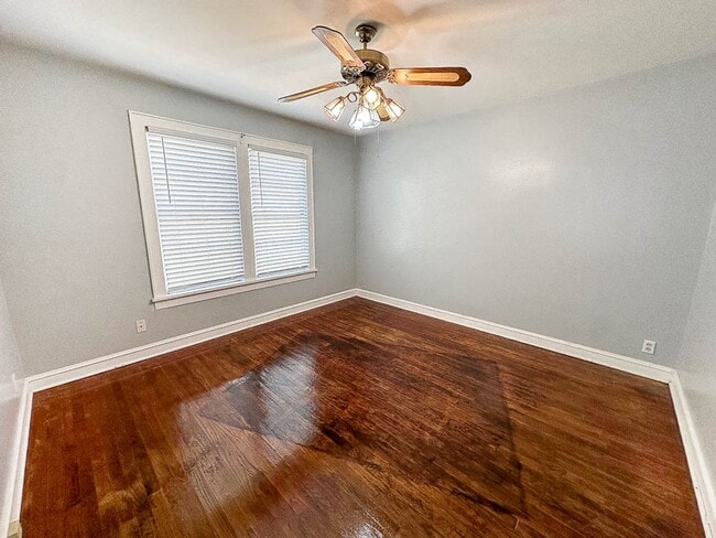Building Photo - 3 bedroom house in Highland!