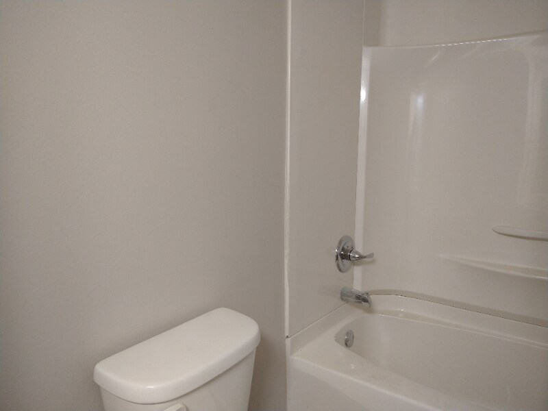 Building Photo - 6250 Bellaire Dr