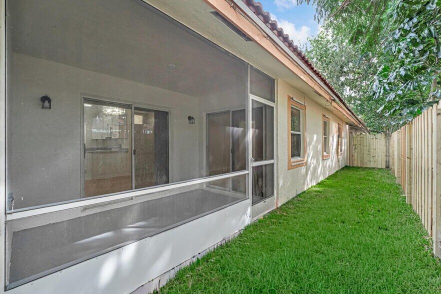 Building Photo - 13730 Sunflower Ct