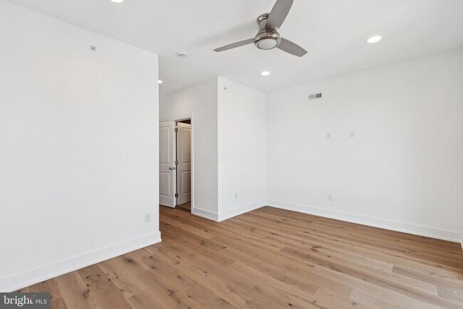 Building Photo - 2820 Livingston St