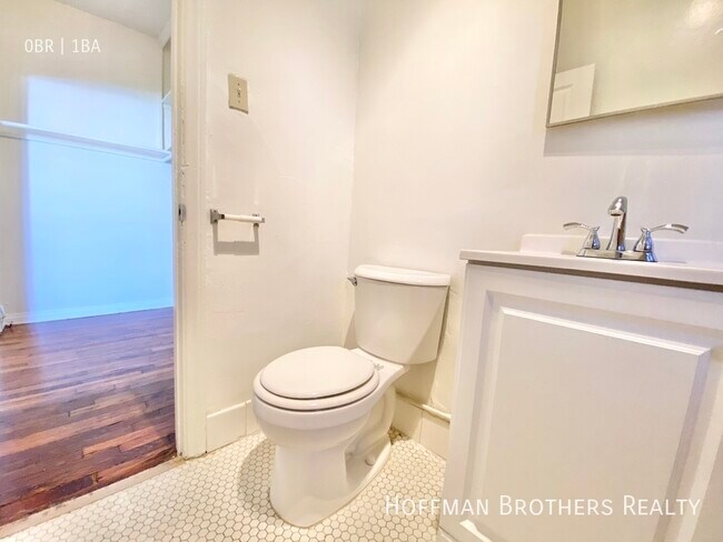 Building Photo - 834 Sanborn Ave