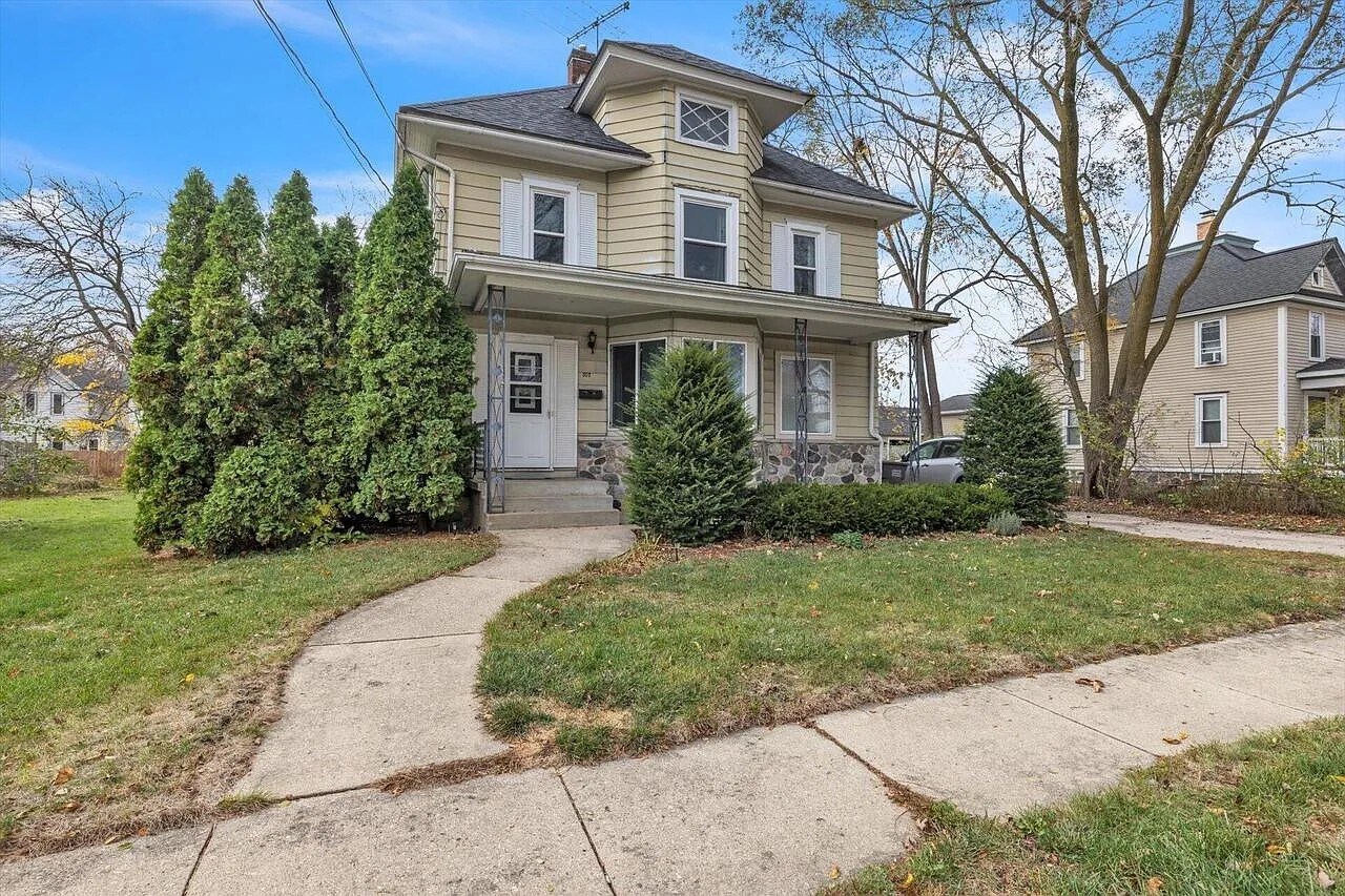 Building Photo - 307 Pleasant St