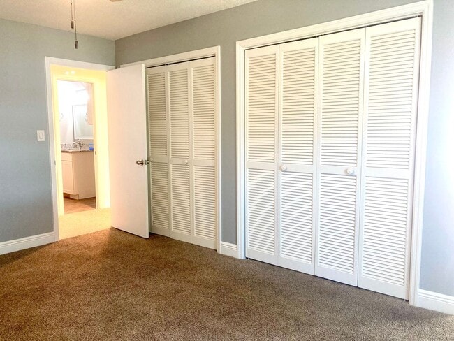 Building Photo - 2 bedroom, 2.5 bath condo in "The Islands"