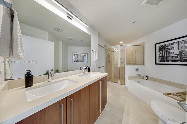 Building Photo - 1111 SW 1st Ave