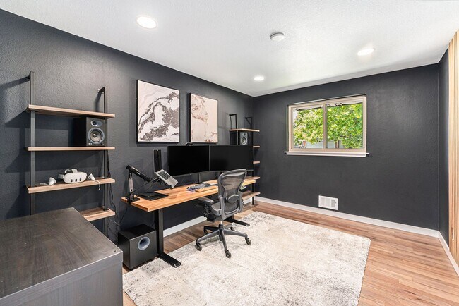 Building Photo - $500 OFF RENT!!!! STUNNING 5BD/3BA Home in...