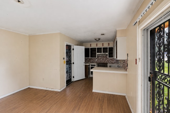 Building Photo - 6513 Abraham Lincoln Dr
