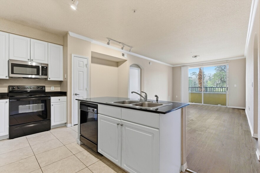 Building Photo - 8539 Gate Pky W