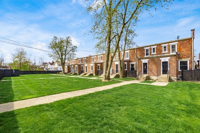 Building Photo - 958-976-976 S Champion Ave