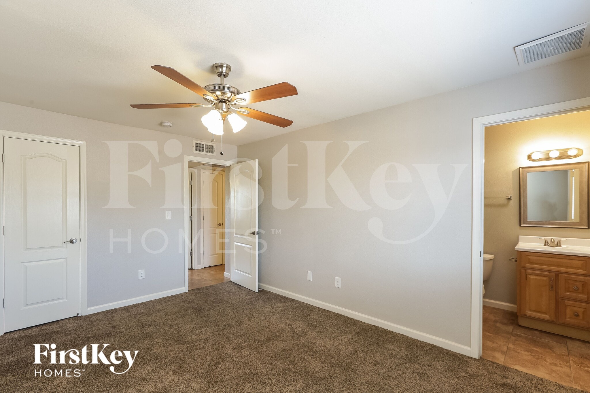 Building Photo - 425 E Julie Dr