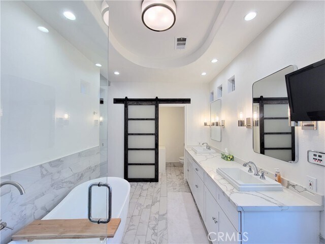 Building Photo - 5532 Spinnaker Bay Dr