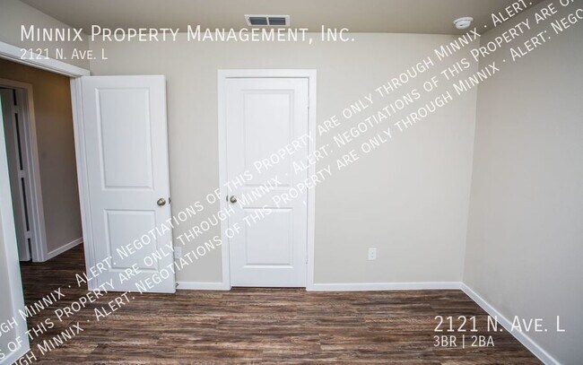Building Photo - 2121 N. Ave L