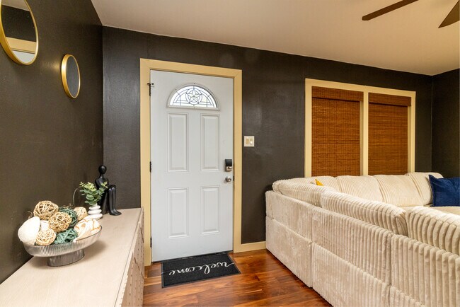 Building Photo - 10814 Stallcup Dr