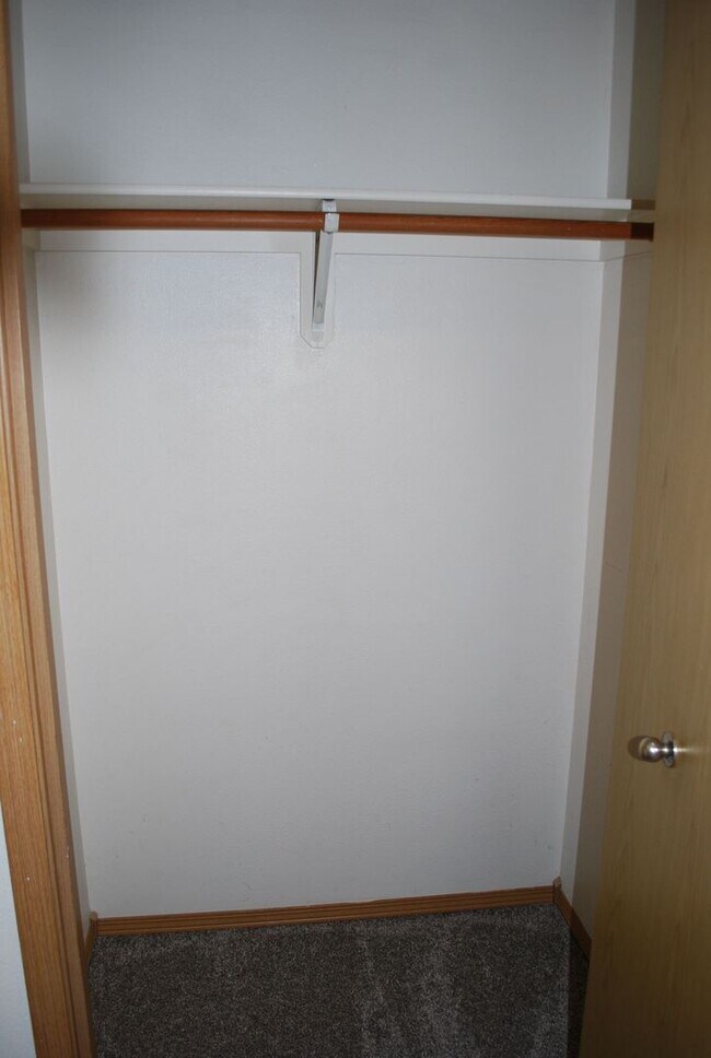 Building Photo - 1716 S Eagleson Rd