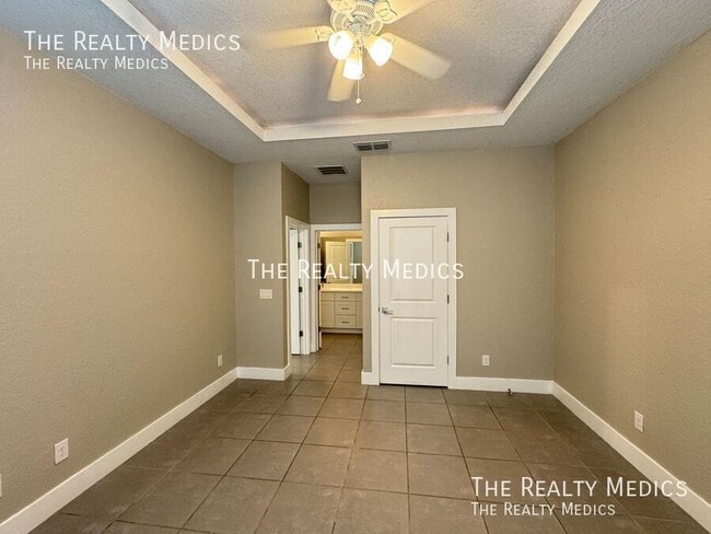 Building Photo - 211 Bedford Dr