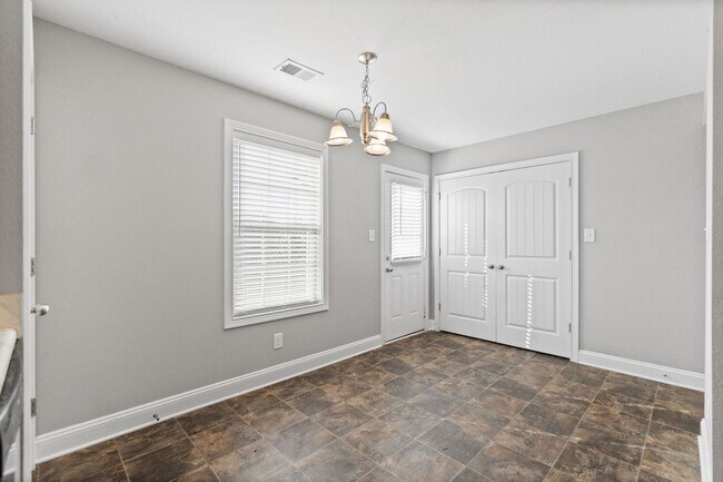 Building Photo - 1816 Beckett Dr
