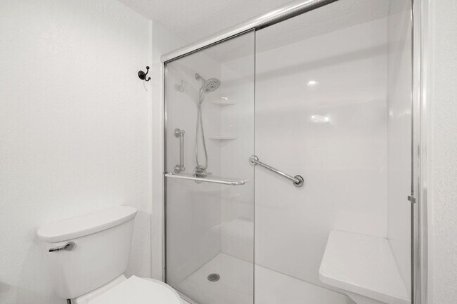Building Photo - Charming 2-Bedroom, 1-Bathroom Fully Furnished Condo in the Heart of Downtown St. Petersburg
