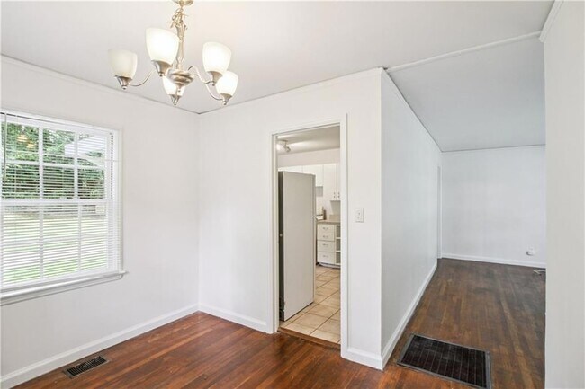 Building Photo - 1390 Benteen Ave SE