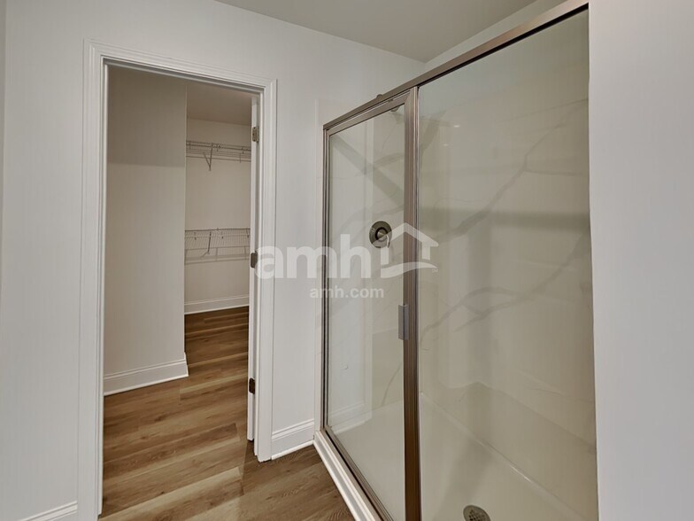 Building Photo - 50 Pointe Dr