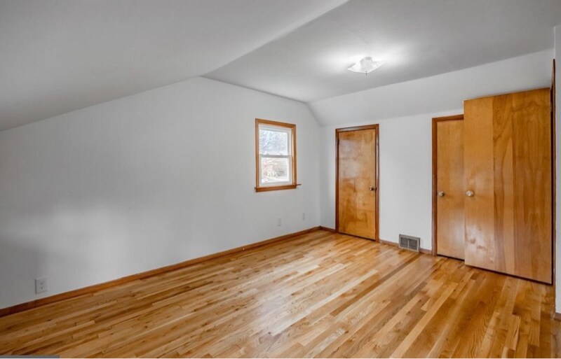 Building Photo - 345 W Signal Hill Rd