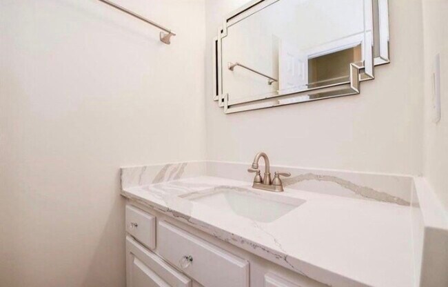 Building Photo - 12755 Mill Ridge Dr
