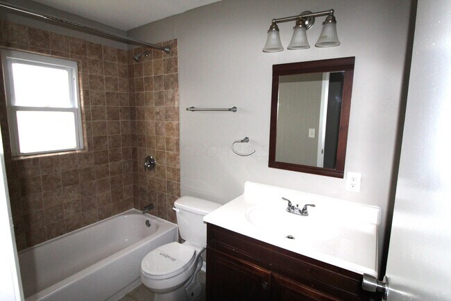 Building Photo - 3892 Beechton Rd