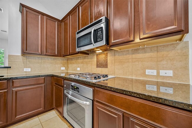 Building Photo - 7023 Sanders Hill Ln