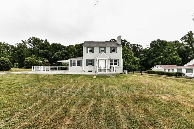 Building Photo - 3529 Woodburn Rd
