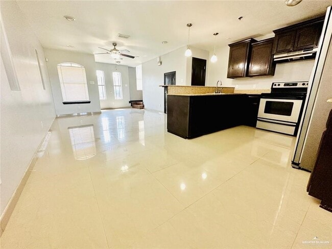 Building Photo - 8 West Dr