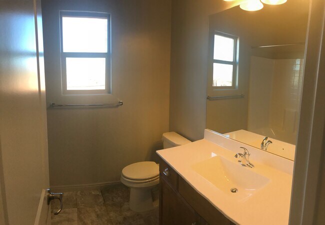 Building Photo - Beautiful Like New 4 bedroom home in Washington Fields!