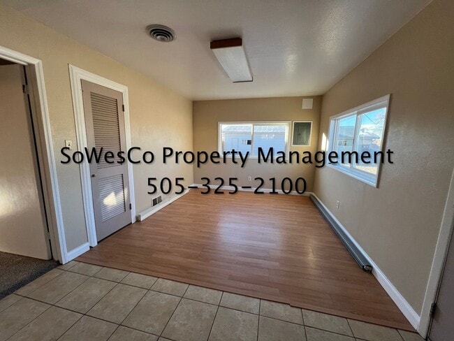 Building Photo - Large 3 Bedroom Home on East Side of Town