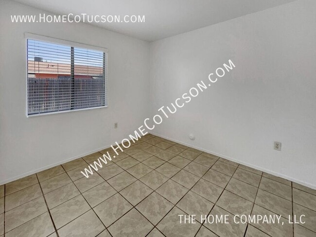 Building Photo - 1421 S Park Ave