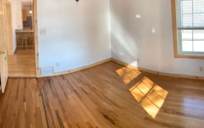 Building Photo - 72 Russell St