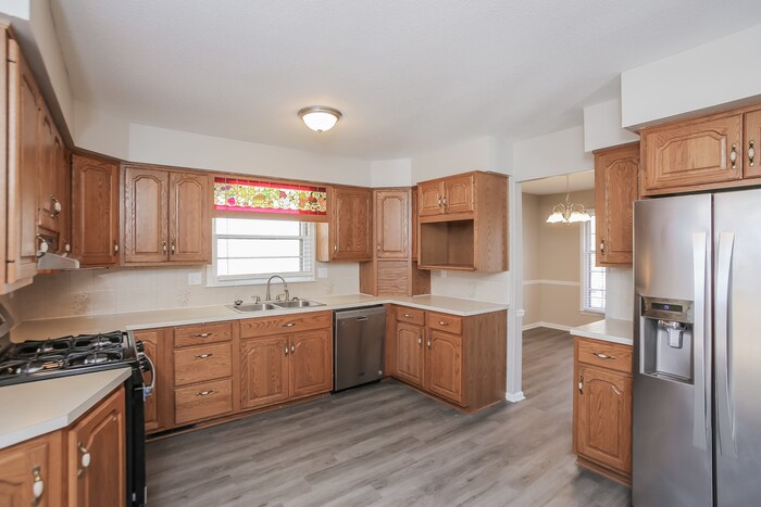 Building Photo - 3624 NE West Park Dr