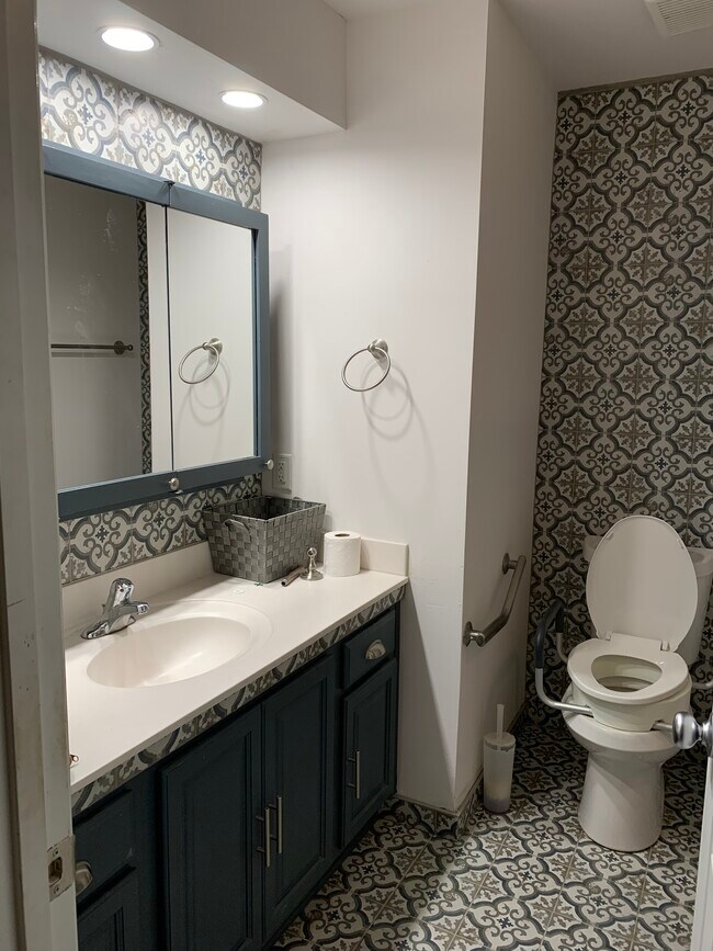 Building Photo - 250 Opus Ct