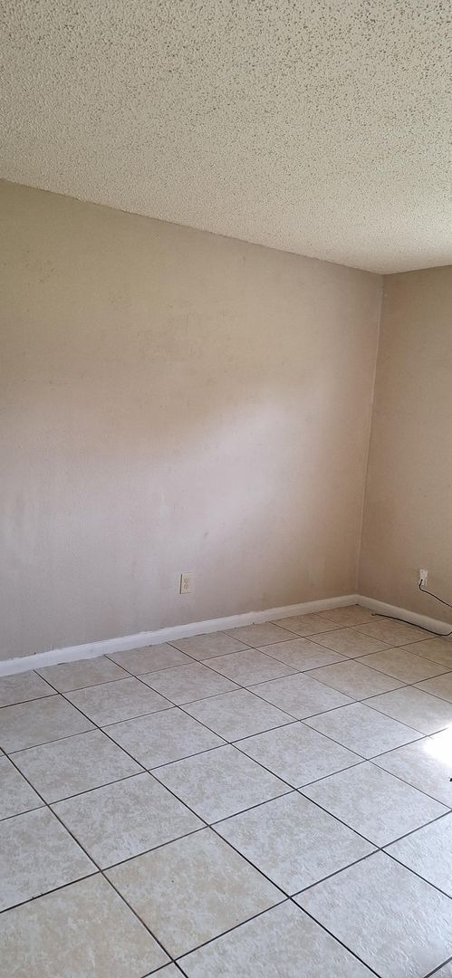 Building Photo - JCR1 - 5210