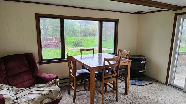 Building Photo - Four Bedroom Single Family home in Derreck...