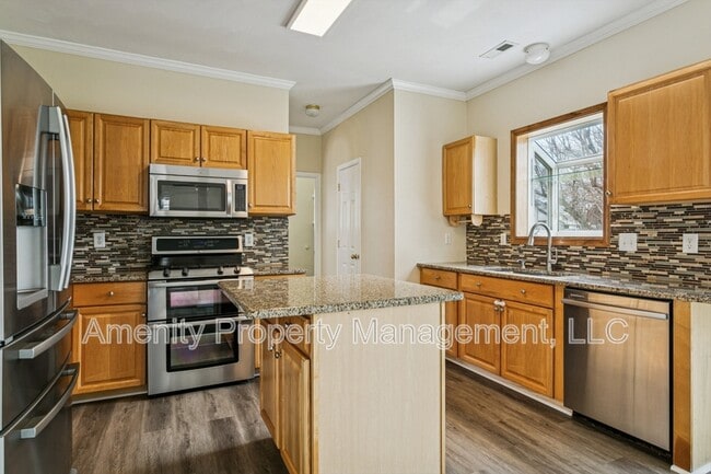 Building Photo - 979 Holbrook Dr